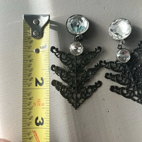 *Vintage Rare clip-on 80’s Designer Cache’ large sparkly rhinestone earrings! - Picture 4 of 4